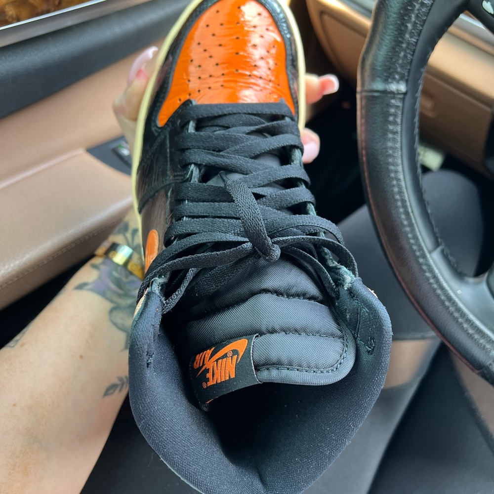 Nike Sneakers “ shattered checkerboards “ worn once womens 8 1/2